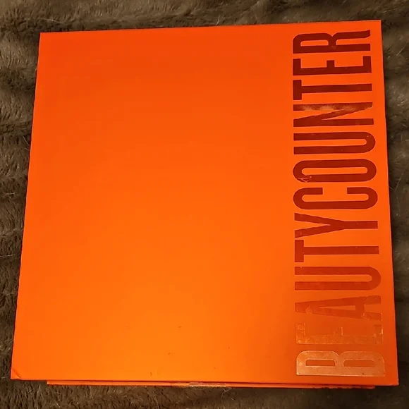 Beautycounter Ultimate Renewal Bath Set - Picture 3 of 3